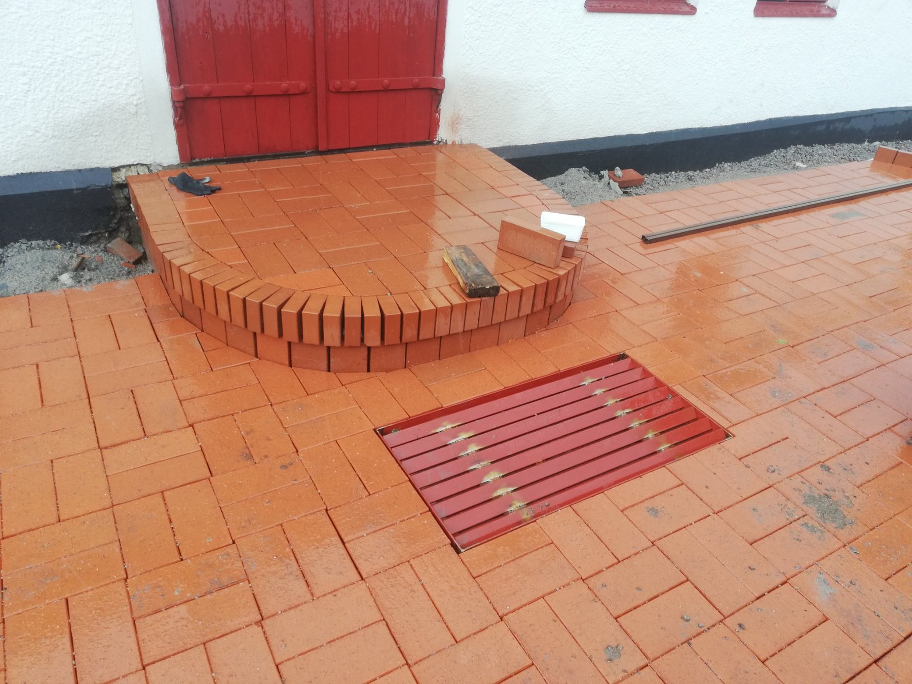 Tegelarbete och uteplats