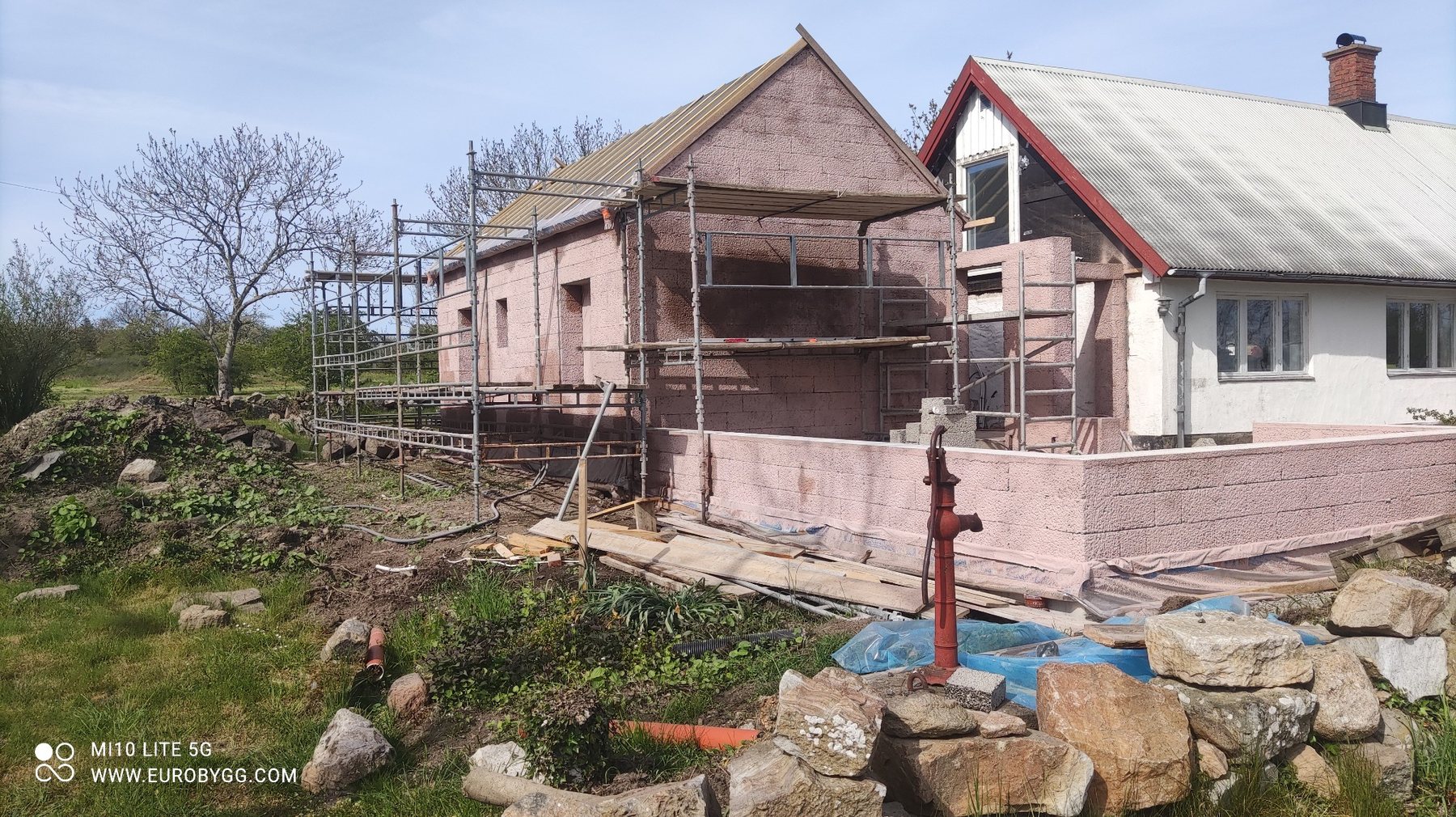 Tillbyggnad under byggnation i Skåne